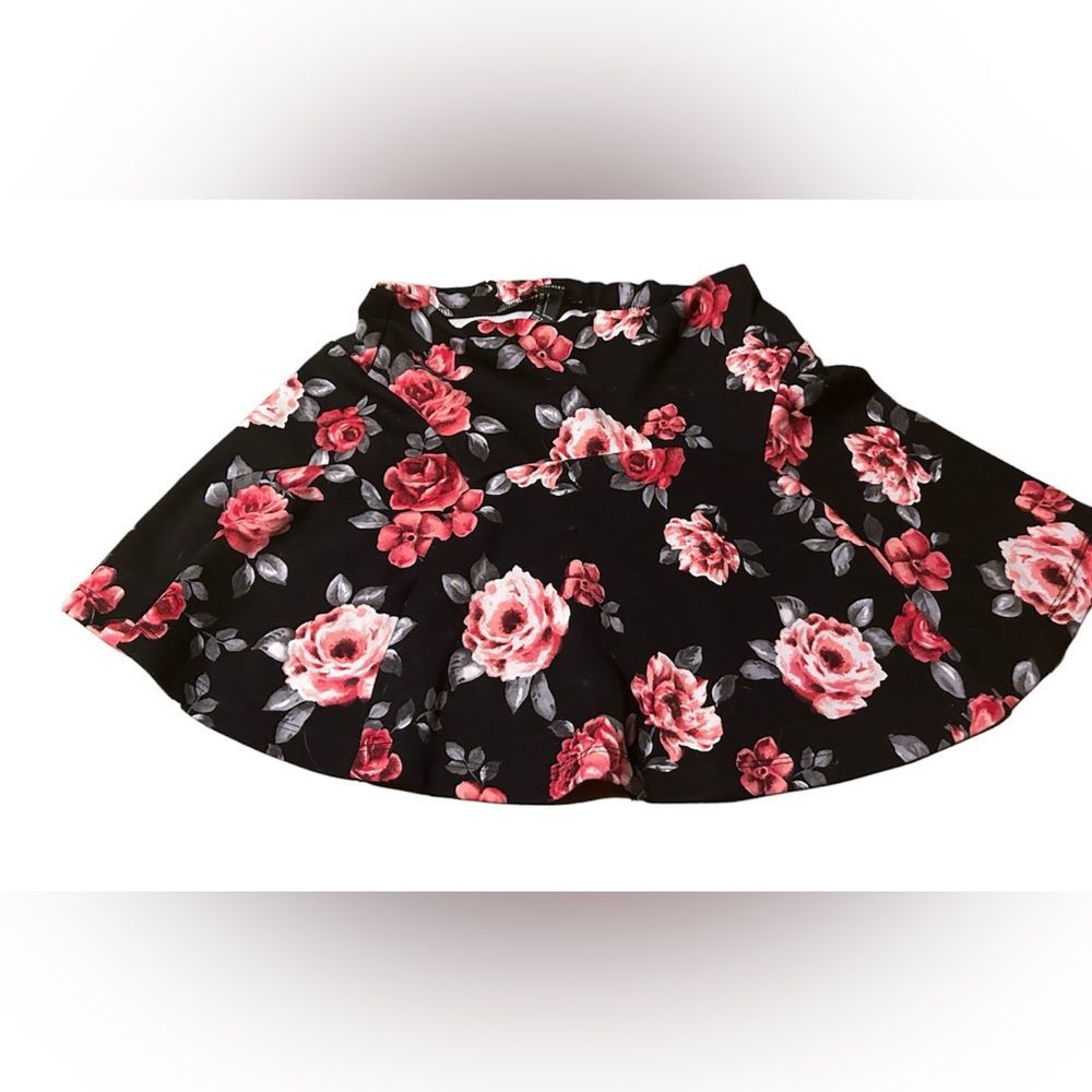 Forever 21 Black skirt with pink flowers size s